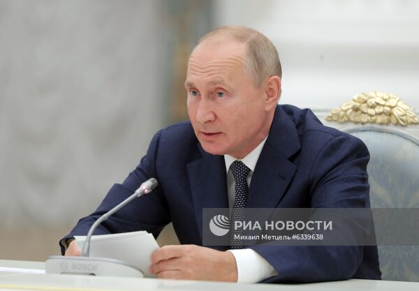 Президент РФ В. Путин встретился с работниками атомной отрасли