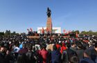 Участники акции протеста в Бишкеке. Протестующие требуют аннулировать итоги парламентских выборов. Место: Киргизия, Бишкек. Автор: Табылды Кадырбеков/Sputnik/РИА Новости. Протесты в Бишкеке