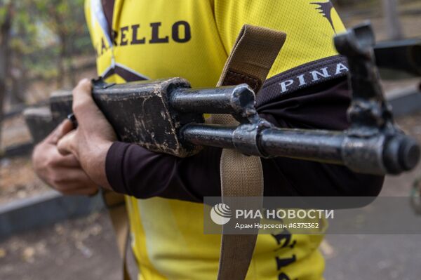 Занятия в центре боевой подготовки "Искусство выживания" в Ереване