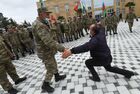 Военнослужащие азербайджанской армии в Агджабединском районе Азербайджана празднуют возвращение Лачинского района. Лачинский район со вторника официально перешел под контроль Азербайджана согласно договоренностям о прекращении огня в Нагорном Карабахе. Место: Азербайджан. Автор: Алексей Куденко/РИА Новости. Празднования в Азербайджане по случаю возвращения Лачинского района