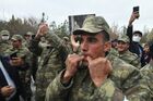 Военнослужащие азербайджанской армии в Агджабединском районе Азербайджана празднуют возвращение Лачинского района. Лачинский район со вторника официально перешел под контроль Азербайджана согласно договоренностям о прекращении огня в Нагорном Карабахе. Место: Азербайджан. Автор: Алексей Куденко/РИА Новости. Празднования в Азербайджане по случаю возвращения Лачинского района
