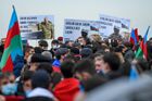 Люди на улице в Баку празднуют возвращение Лачинского района. Лачинский район со вторника официально перешел под контроль Азербайджана согласно договоренностям о прекращении огня в Нагорном Карабахе. Место: Азербайджан, Баку. Автор: Мурад Оруджев/Sputnik/РИА Новости. Празднования в Азербайджане по случаю возвращения Лачинского района