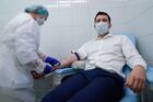 Губернатор Калининградской области А. Алиханов стал добровольцем на испытаниях вакцины "ЭпиВакКорона"