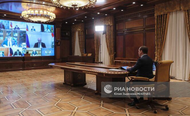 Заместитель председателя Совбеза РФ Д. Медведев провел совещание по вопросу "О дополнительных мерах по обустройству государственной границы, включая пункты пропуска"