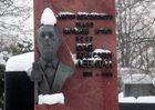 Памятник Ю.Б. Левитану на Новодевичьем кладбище