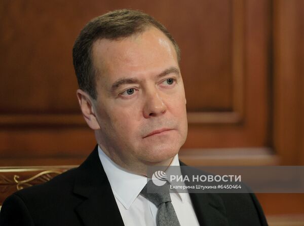 Заместитель председателя Совбеза РФ Д. Медведев дал интервью российским СМИ