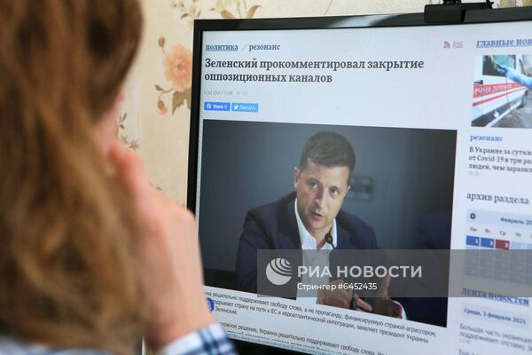 На Украине введены санкции против трех телеканалов