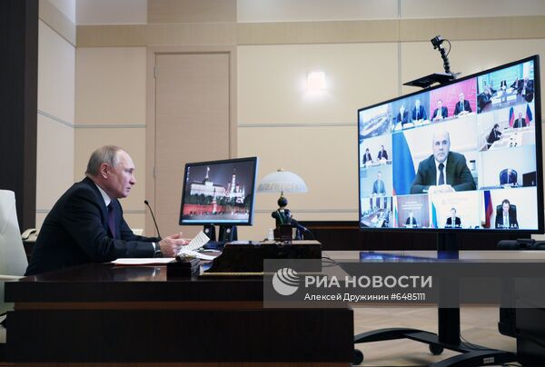 Президент РФ В. Путин провел совещание о мерах по повышению инвестиционной активности