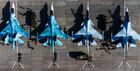 Истребители-бомбардировщики Су-34 (слева) и многоцелевые истребители Су-30СМ перед началом окружного отборочного этапа международного конкурса выучки летных экипажей "Авиадартс-2021" на территории авиационного полка Южного военного округа (ЮВО) в Краснодарском крае. Место: Россия, Краснодарский край. Автор: Виталий Тимкив/РИА Новости. ФОТО МЕСЯЦА