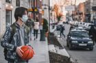 Молодой человек на одной из улиц в центре Кутаиси. Место: Грузия, Кутаиси. Автор: Мурад Оруджев/Sputnik/РИА Новости. Города мира. Кутаиси