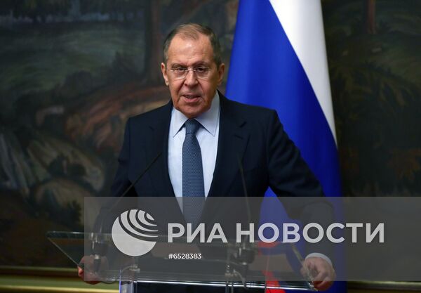 Переговоры министров иностранных дел РФ и Гондураса С. Лаврова и Л. Банегаса