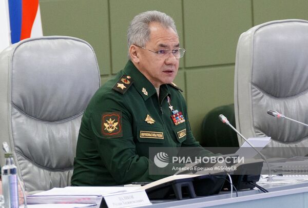 Министр обороны РФ С. Шойгу провел селекторное заседание