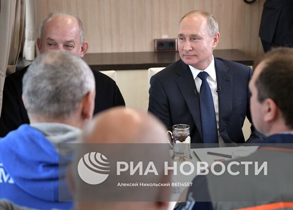 Президент РФ В. Путин открыл железнодорожное движение по Крымскому мосту