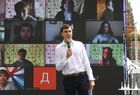 Писатель Сергей Шаргунов выступает на ежегодном российском книжном фестивале на Красной площади. Книжный фестиваль "Красная площадь 2020" приурочен к Дню русского языка и дню рождения Александра Сергеевича Пушкина. Место: Россия, Москва. Автор: Екатерина Чеснокова/РИА Новости. Книжный фестиваль "Красная площадь". День первый