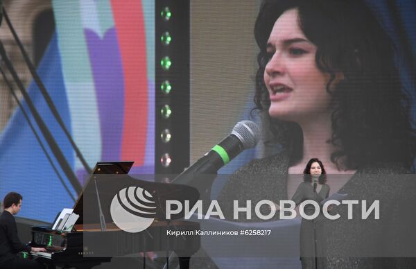 Книжный фестиваль "Красная площадь". День первый