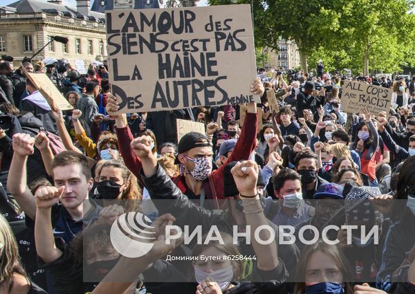 Протесты против произвола полиции в Париже