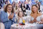 Композитор и певец Игорь Николаев с супругой певицей Юлией Проскуряковой и дочкой Вероникой во время съемок программы "Новогодний голубой огонек" на телеканале "Россия 1". Запись новогодних программ телеканала "Россия" проходила в полном соответствии с необходимыми мерами безопасности, выпущенными "Роспотребнадзором". Изображение является раздаточным материалом, предоставлено третьей стороной. Только редакционное использование. Запрет на архивирование, коммерческое использование, рекламную кампанию. Место: Россия, Москва. Съемки программы "Новогодний голубой огонек" на телеканале "Россия 1"