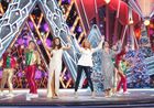 Певица и актриса Анастасия Стоцкая (в центре) во время съемок программы "Новогодний голубой огонек" на телеканале "Россия 1". Запись новогодних программ телеканала "Россия" проходила в полном соответствии с необходимыми мерами безопасности, выпущенными "Роспотребнадзором". Изображение является раздаточным материалом, предоставлено третьей стороной. Только редакционное использование. Запрет на архивирование, коммерческое использование, рекламную кампанию. Место: Россия, Москва. Съемки программы "Новогодний голубой огонек" на телеканале "Россия 1"