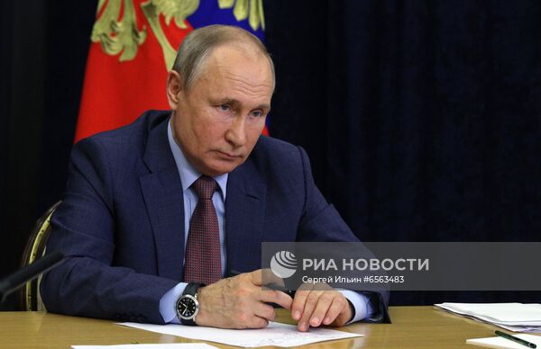 Президент РФ В. Путин провел встречу с руководством "Единой России"