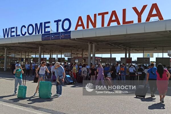 Российские туристы на курортах Турции