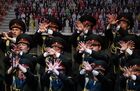Выступление артистов на вечере-концерте, посвященном 100-летней годовщине образования коммунистической партии Китая, в Центральном академическом театре Российской Армии (ЦАТРА) в Москве. Место: Россия, Москва. Автор: Кирилл Каллиников. Фото недели