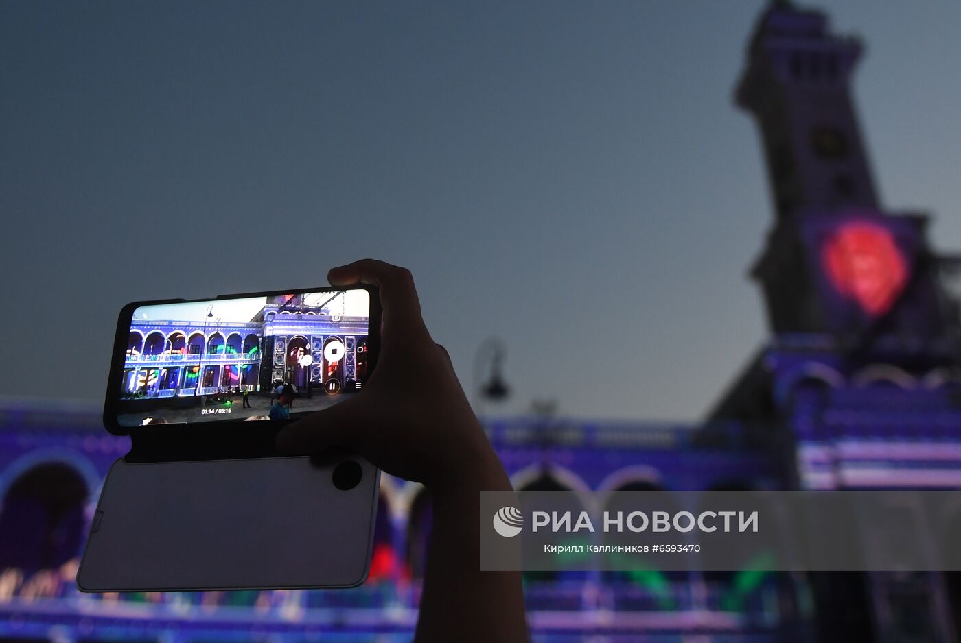 Световое шоу на площадке Северного речного вокзала в честь Дня Московского транспорта. Место: Россия, Москва. Автор: Кирилл Каллиников/РИА Новости. Празднование дня Московского транспорта