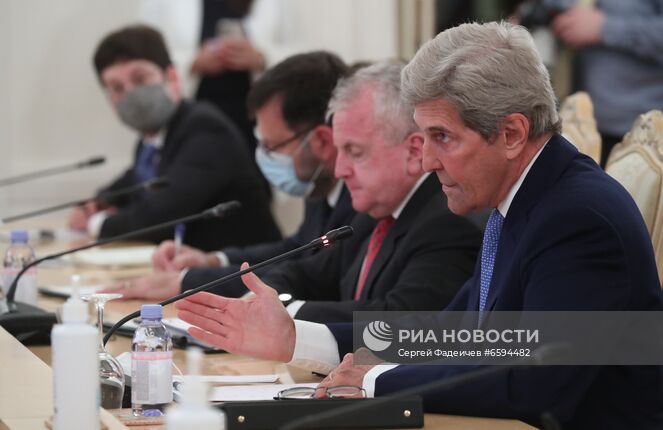 Встреча главы МИД РФ С. Лаврова и спецпредставителя президента США по вопросом климата Дж. Керри