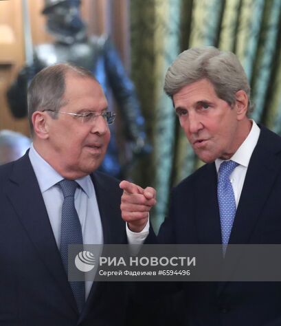 Министр иностранных дел РФ Сергей Лавров и специальный представитель президента США по вопросам климата Джон Керри (справа) во время встречи в Москве. Место: Россия, Москва. Автор: Сергей Фадеичев/РИА Новости. Встреча главы МИД РФ С. Лаврова и спецпредставителя президента США по вопросом климата Дж. Керри