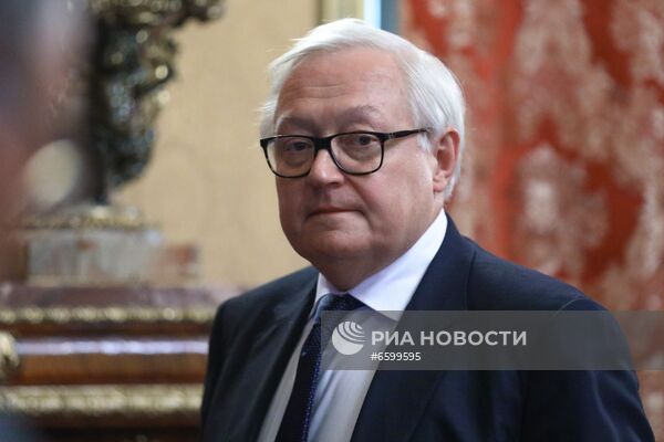 Встреча главы МИД РФ С. Лаврова и исполнительного секретаря комиссии ОДВЗЯИ Л. Зебро