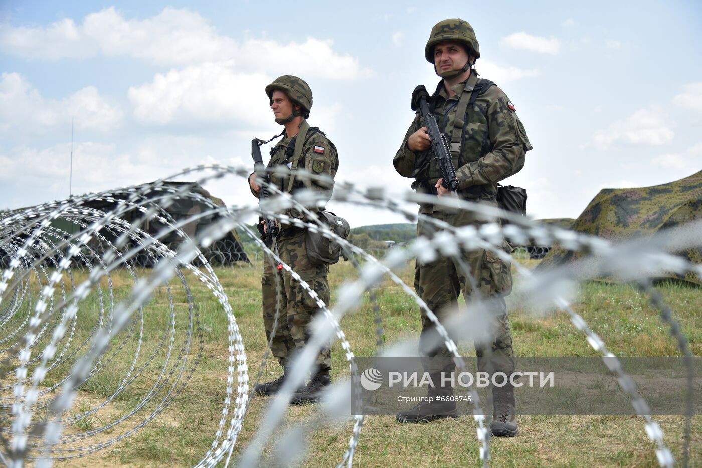 Военнослужащие на тактических учениях "Три меча-2021" (Three swords-2021) с участием вооружённых сил Украины и стран НАТО на Яворовском полигоне во Львовской области. Место: Украина, Львовская область. Автор: Стрингер/РИА Новости. Совместные учения стран НАТО и Украины "Три меча-2021"
