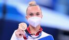Российская спортсменка, член сборной России (команда ОКР) Ангелина Мельникова, завоевавшая бронзовую медаль в индивидуальном многоборье по спортивной гимнастике среди женщин на XXXII летних Олимпийских играх в Токио, на церемонии награждения. Место: Япония, Токио. Автор: Алексей Филиппов/РИА Новости. Олимпиада-2020. Спортивная гимнастика. Женщины. Индивидуальное многоборье
