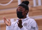 Симона Байлз (США) во время выступления спортсменок в индивидуальном многоборье по спортивной гимнастике среди женщин на XXXII летних Олимпийских играх в Токио. Место: Япония, Токио. Автор: Алексей Филиппов/РИА Новости. Олимпиада-2020. Спортивная гимнастика. Женщины. Индивидуальное многоборье