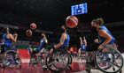 Спортсменки сборной США перед началом матча группового этапа соревнований по баскетболу на колясках среди женщин между сборными командами Нидерландов и США на XVI Летних Паралимпийских играх в Токио. Место: Япония, Токио. Автор: Павел Бедняков/РИА Новости. ФОТО НЕДЕЛИ