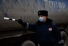 Сотрудник ДПС ГИБДД во время рейда "Нетрезвый водитель" в Екатеринбурге. Место: Россия, Свердловская область, Екатеринбург. Автор: Павел Лисицын/РИА Новости. Рейды "Нетрезвый водитель" в регионах России