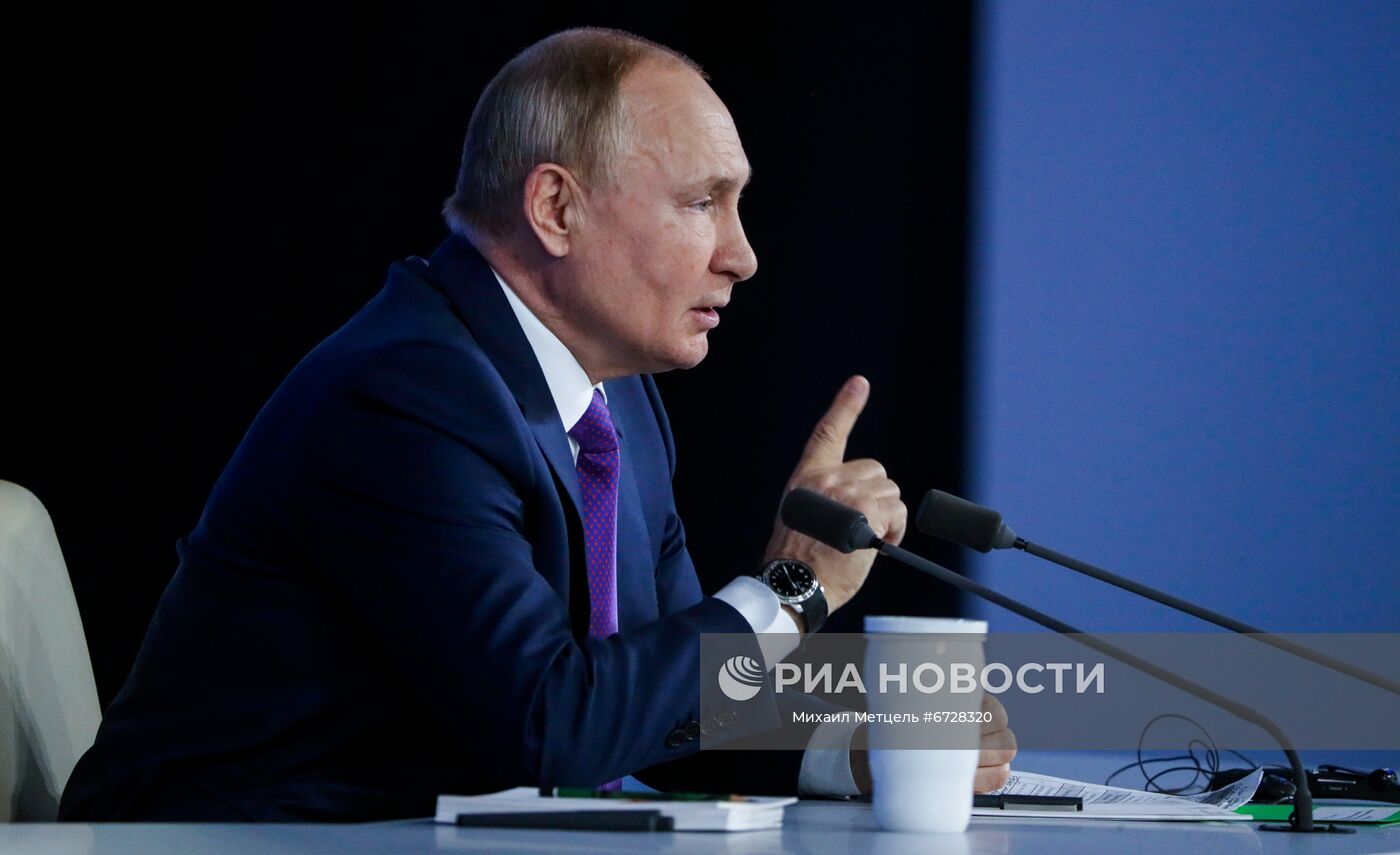 23 декабря 2021. Президент РФ Владимир Путин на большой ежегодной пресс-конференции в Центральном выставочном зале "Манеж". Место: Россия, Москва. Автор: Михаил Метцель/РИА Новости. Ежегодная пресс-конференция президента России Владимира Путина