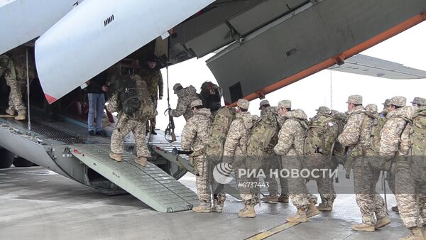 Военные Таджикистана и Армении из состава миротворцев ОДКБ вылетают в Казахстан