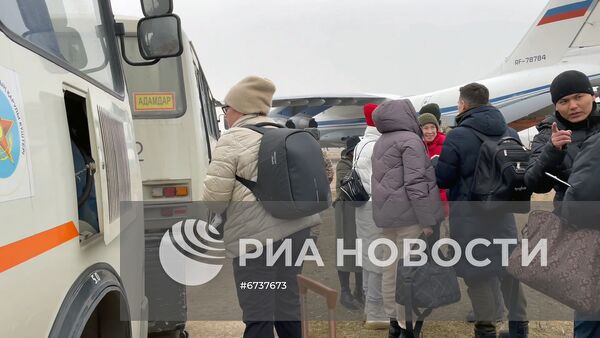 Российских туристов эвакуировали из Алма-Аты самолетом военно-транспортной авиации
