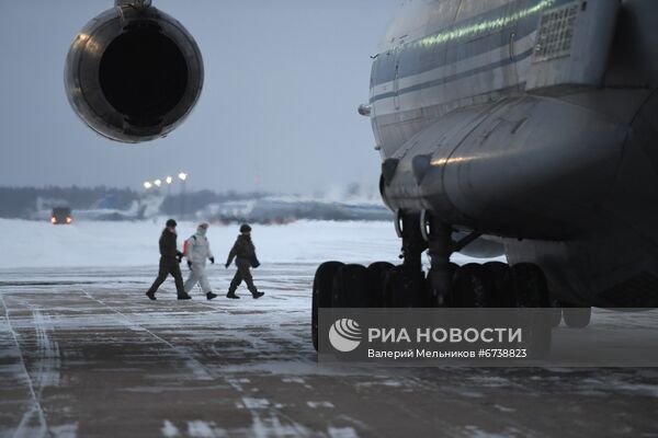 Российские военные эвакуировали граждан РФ из Казахстана