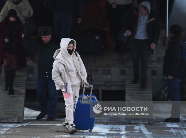 Российские военные эвакуировали граждан РФ из Казахстана