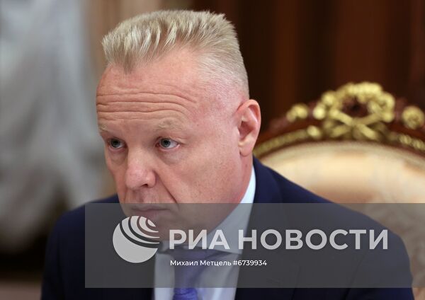 Президент РФ В. Путин встретился с главой компании "Уралхим" Д. Мазепиным