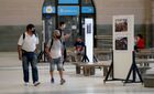 Выставка победителей Международного конкурса фотожурналистики имени Андрея Стенина на железнодорожной станции "Ретиро" в Буэнос-Айресе. Конкурс имени Андрея Стенина проводится ежегодно с целью поддержать молодых фоторепортеров и привлечь общественное внимание к задачам современной фотожурналистики. Работы победителей выставляются во многих городах мира. В 2021 году конкурс собрал более 4500 работ из 70 стран. В 2022 году конкурс принимает работы до 28 февраля. Место: Аргентина, Буэнос-Айрес. Автор: Игнасио Амикони/РИА Новости. Открытие выставки победителей конкурса им. Андрея Стенина в Буэнос-Айресе