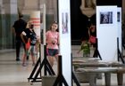 Выставка победителей Международного конкурса фотожурналистики имени Андрея Стенина на железнодорожной станции "Ретиро" в Буэнос-Айресе. Конкурс имени Андрея Стенина проводится ежегодно с целью поддержать молодых фоторепортеров и привлечь общественное внимание к задачам современной фотожурналистики. Работы победителей выставляются во многих городах мира. В 2021 году конкурс собрал более 4500 работ из 70 стран. В 2022 году конкурс принимает работы до 28 февраля. Место: Аргентина, Буэнос-Айрес. Автор: Игнасио Амикони/РИА Новости. Открытие выставки победителей конкурса им. Андрея Стенина в Буэнос-Айресе
