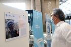 Выставка победителей Международного конкурса фотожурналистики имени Андрея Стенина на железнодорожной станции "Ретиро" в Буэнос-Айресе. Конкурс имени Андрея Стенина проводится ежегодно с целью поддержать молодых фоторепортеров и привлечь общественное внимание к задачам современной фотожурналистики. Работы победителей выставляются во многих городах мира. В 2021 году конкурс собрал более 4500 работ из 70 стран. В 2022 году конкурс принимает работы до 28 февраля. Место: Аргентина, Буэнос-Айрес. Автор: Игнасио Амикони/РИА Новости. Открытие выставки победителей конкурса им. Андрея Стенина в Буэнос-Айресе