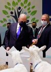 14 января 2022. Председатель правительства РФ Михаил Мишустин во время осмотра выставки, организованной в московском "Экспоцентре" в рамках всероссийского форума семейного бизнеса "Успешная семья - успешная Россия!". Справа - президент Торгово-промышленной палаты (ТПП) РФ Сергей Катырин. Место: Россия, Москва. Автор: Дмитрий Астахов/РИА Новости. Премьер-министр РФ Михаил Мишустин посетил форум семейного бизнеса "Успешная семья - успешная Россия!"
