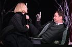 Актеры Виталий Ленский (Иван Иванович Городулин) и Юлия Силаева (Софья Игнатьевна Турусина) в сцене из спектакля "На всякого мудреца довольно простоты" в постановке режиссера Анатолия Шульева на основной сцене Московского академического театра Владимира Маяковского. Место: Россия, Москва. Автор: Екатерина Чеснокова/РИА Новости. Спектакль "На всякого мудреца довольно простоты" в театре Маяковского