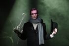 Актер Семён Алёшин (Егор Дмитрич Глумов) в сцене из спектакля "На всякого мудреца довольно простоты" в постановке режиссера Анатолия Шульева на основной сцене Московского академического театра Владимира Маяковского. Место: Россия, Москва. Автор: Екатерина Чеснокова/РИА Новости. Спектакль "На всякого мудреца довольно простоты" в театре Маяковского
