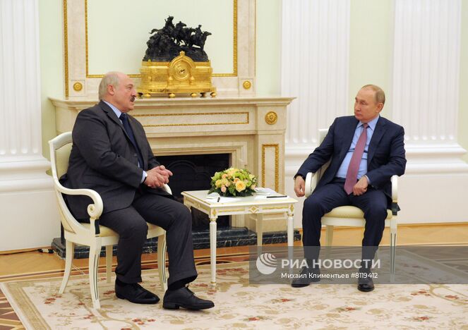18 февраля 2022. Президент РФ Владимир Путин и президент Белоруссии Александр Лукашенко (слева) во время встречи в Кремле. Место: Россия, Москва. Автор: Михаил Климентьев/РИА Новости. Президент РФ В. Путин провел переговоры с президентом Белоруссии А. Лукашенко