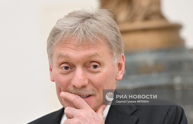 Заместитель руководителя администрации президента РФ, пресс-секретарь президента РФ Дмитрий Песков после пресс-конференции президента РФ Владимира Путина и президента Белоруссии Александра Лукашенко по итогам переговоров в Москве. Место: Россия, Москва. Автор: Сергей Гунеев/РИА Новости. Президент РФ В. Путин провел переговоры с президентом Белоруссии А. Лукашенко
