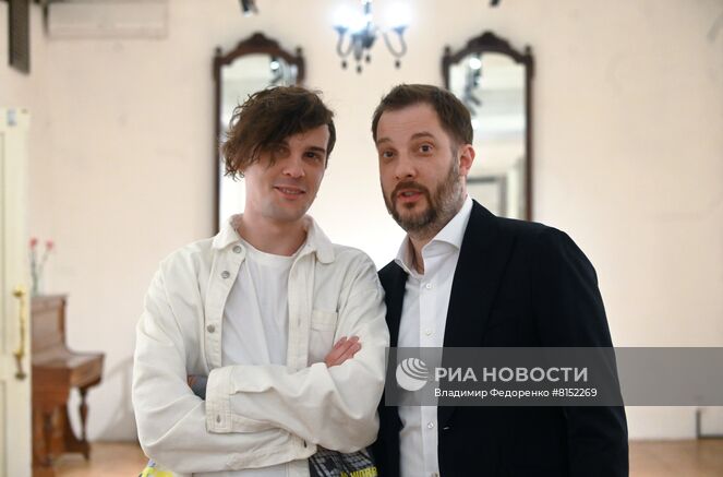 Писатель, публицист, сценарист Александр Цыпкин (справа) и режиссёр Талгат Баталов после спектакля "(Не)идеальный Че" в театре им. Ермоловой в Москве. Место: Россия, Москва. Автор: Владимир Федоренко/РИА Новости. Спектакль "(Не)идеальный Че" в театре им. Ермоловой