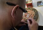 Сотрудник за работой в отделе реставрации резных икон и деревянной скульптуры Службы реставрации музейных ценностей Государственного Русского музея в Санкт-Петербурге. 25 апреля 2022 года исполняется 100 лет со дня организации в Русском музее первой реставрационной мастерской. Место: Россия, Санкт-Петербург. Автор: Александр Гальперин/РИА Новости. 100-летие реставрационных мастерских Русского музея